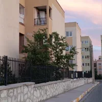 ۷۵متری/خام/۲خواب/واحد رو بلندی