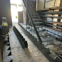 طراحی و ساخت پله فلزی مدرن