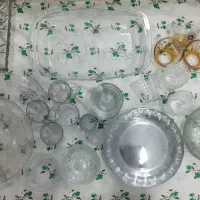 تعدادی ظرف کریستال