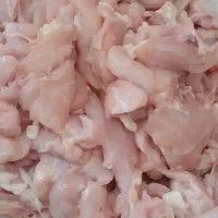 خورده گوشت سینه مرغ درشت یکدست ۴۳۰