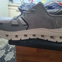 کفش کتانی اسکیجرز اصلی سایز ۴۲  کاملا طبی و رانینگ