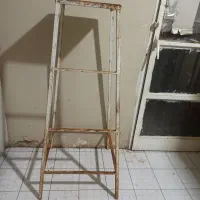 چهارپایه وجعبه ابزار بزرگ