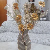 گلدان باگلهایش
