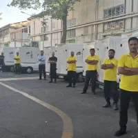 راننده و موزع با پراید وانت