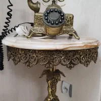 میز و تلفن برنجی
