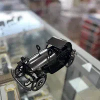 دکوری فلزی خاص و شیک با پیچ و مهره