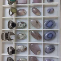 اسکناس ، سکه ، سنگ