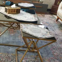 میز جلو مبلی و گل میز فلزی با طرح هرمی خاص