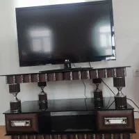 تلویزیون و میز