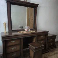 سرویس تخت خواب و تشک طبی ومیز توالت بسیار زیبا