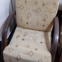 مبل هفت نفره راحتی با یک میز