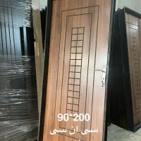 در اتاق درب سرویسی ضدآب اتاقی ورودی با چهارچوب