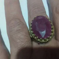 انگشتر یاقوت سرخ.