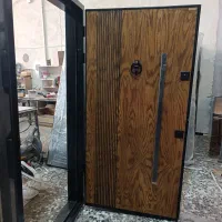 نیروی کار برای تولید درب