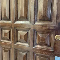 درب دو لنگه چوبی مقاوم گردویی رنگ