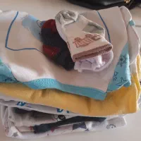 مقداری لباس نوزادی و جوراب و کلاه رایگان
