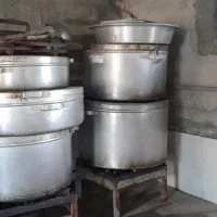 ۳ عدد دیگ بزرگ و ماهی‌تابه و گاز