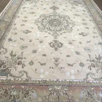 یک تخته فرش ۱۲متری و یک تخته فرش ۹ متری نقش برجسته
