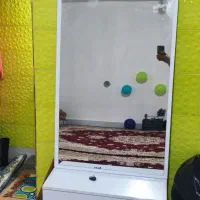 آینه و میز قدی