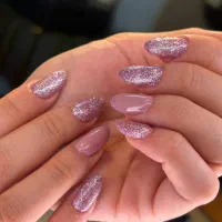 ترمیم ناخن (فقط 100) کاشت (فقط 150)