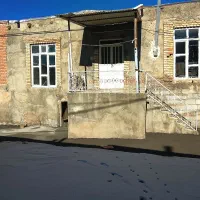 یک حیاط قدیم ساخت بره خیابان..در سعیداباد