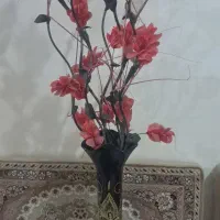 گلدان با گل مصنوعی