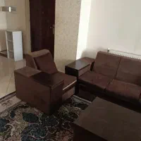 مبل ۷ نفره تمیز بدون شکستگی با فرش زیرش میدم
