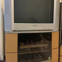 تلویزیون ۲۹ وگا سونی در حد نو همراه با میز