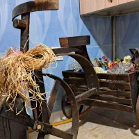 دوچرخه چوبی و میز اتو