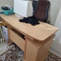 میز کامپیوتر با صندلی گردون سالم وکار کرده