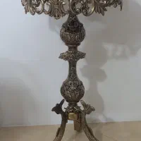 میز‌‌ کنارسالنی