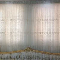 پرده پذیرایی و پشت پرده ای