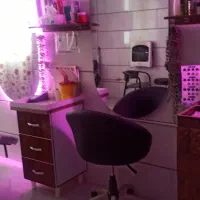 شاگرد آرایشگاه زنانه