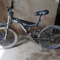 یک دوچرخه ۲۴ ویک دوچرخه ۱۶