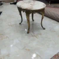 یک عدد میز عسلی سنگ مرمر پایه برنج اصل