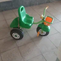 سه چرخه و کامیون