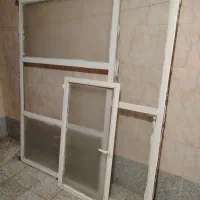 پنجره اهنی ودر چوبی همراه چارچوب
