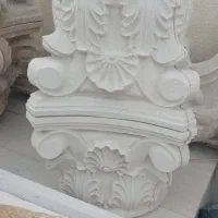 سمباده زن روی سنگ