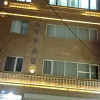 کارگر سنگ کاری ملات ریز و یک  برشکار