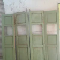 تعدادی درب چوبی قدیمی