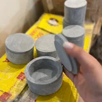 ظرف سنگی درب دار