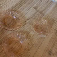 چند عدد ظروف قدیمی