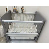 تخت کودک و صندلی غذا