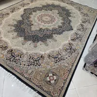 فرش ۱۲متری سرمه‌ای و ۲تا۶
