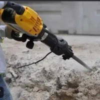 تخریب ساختمان حمل مصالح با سه چرخه