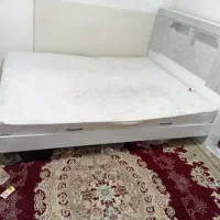 فروش تخت خواب دونفره همراه خوشخواب و میز آرایش