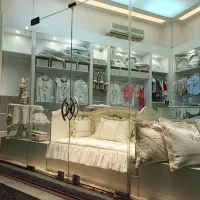 دکور مغازه لباس کودک