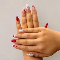 تخفیف ویژه برای خدمات ناخن/لیفت ولمینیت مژه ابرو