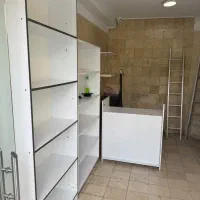 قفسه و ویترین مغازه