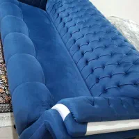 مبل با جنس بدنه چوب کامل . و روکش مخمل درجه یک